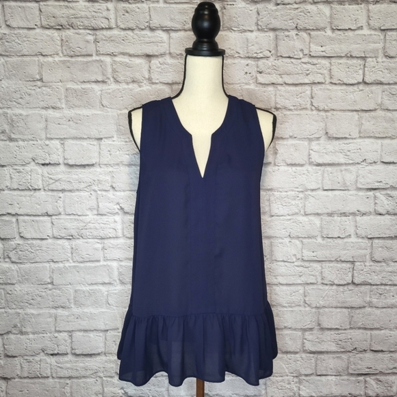 Lilly Pulitzer Gramercy blue sleeveless split v neckline ruffle hem top size M - Picture 2 of 11